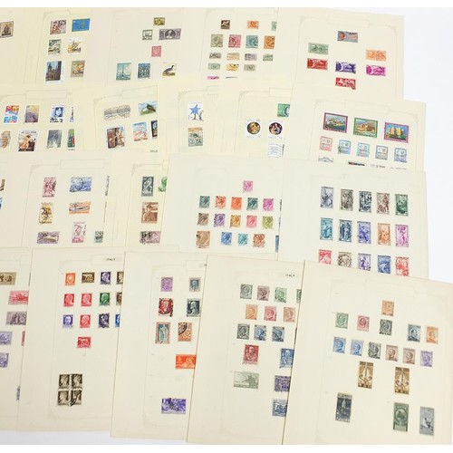 1940 - Extensive Italian collection of stamps on several pages