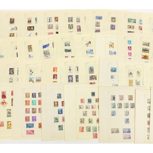 1947 - Extensive collection of Spanish stamps from early arranged on several pages