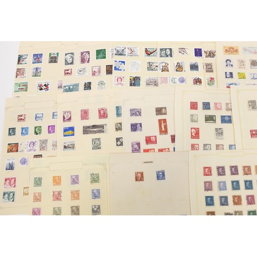 1962 - Collection of Swedish stamps from early arranged on several pages