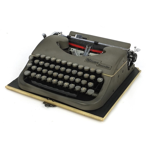 45 - Retro Oliver Courier cased typewriter