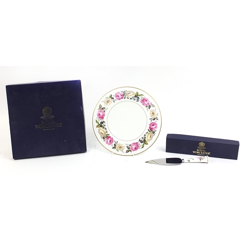 34 - As new boxed Royal Worcester Royal Garden cake plate with boxed cake slice, the plate 27cm in diamet... 