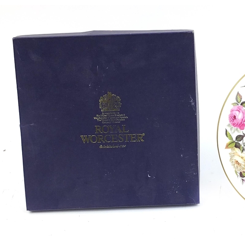 34 - As new boxed Royal Worcester Royal Garden cake plate with boxed cake slice, the plate 27cm in diamet... 