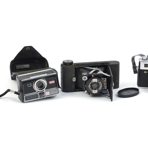 16 - Yashika Electra 35 camera, Kodak Instamatic 400, 620 Box Brownie D and folding Penguin Eight-20