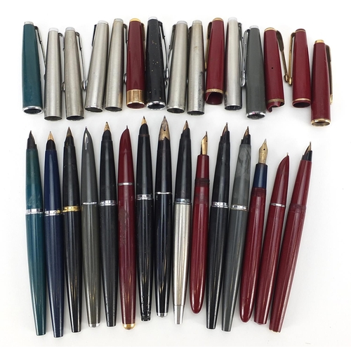 62 - Fifteen vintage Parker fountain pens, some with gold nibs including 17 Lady