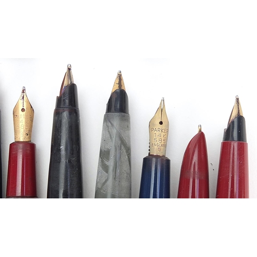 62 - Fifteen vintage Parker fountain pens, some with gold nibs including 17 Lady