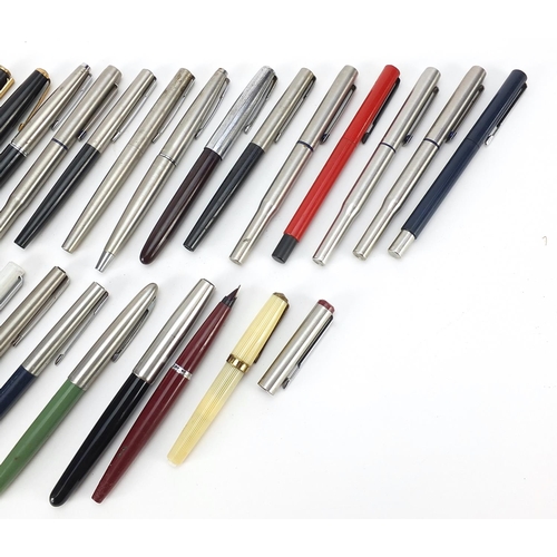 61 - Collection of vintage and later fountain pens, predominantly Parker
