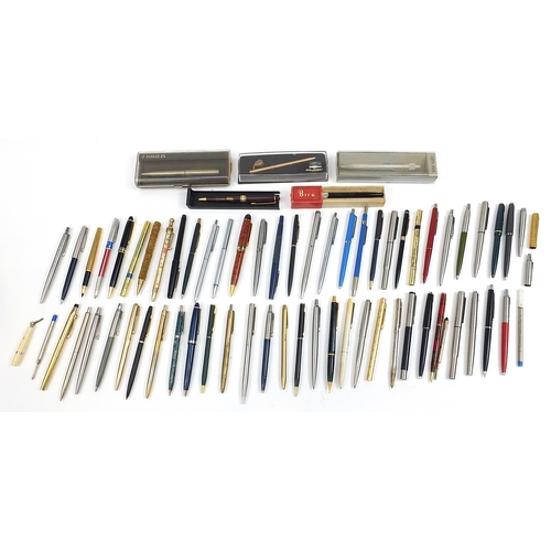 68 - Large collection of predominantly vintage ballpoint pens including Parker