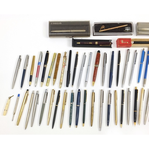 68 - Large collection of predominantly vintage ballpoint pens including Parker