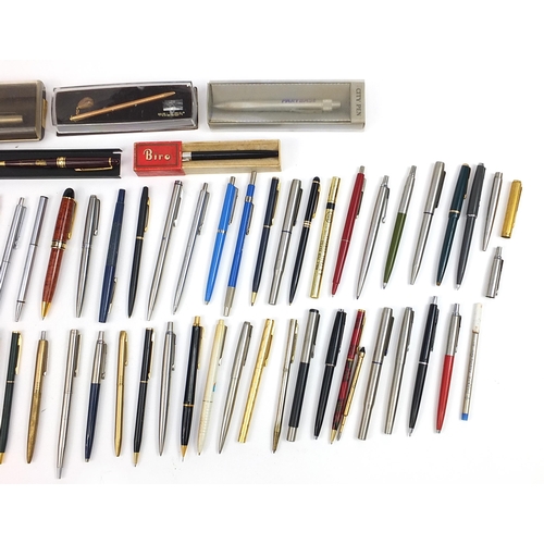 68 - Large collection of predominantly vintage ballpoint pens including Parker