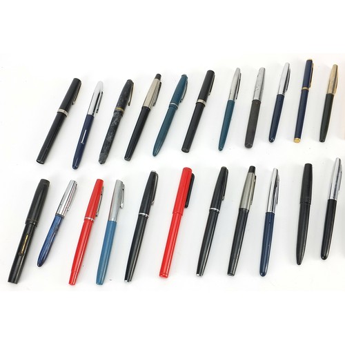 71 - Collection of vintage and later fountain pens