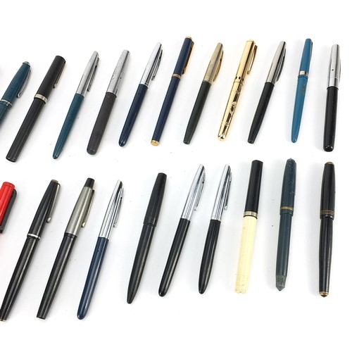 71 - Collection of vintage and later fountain pens