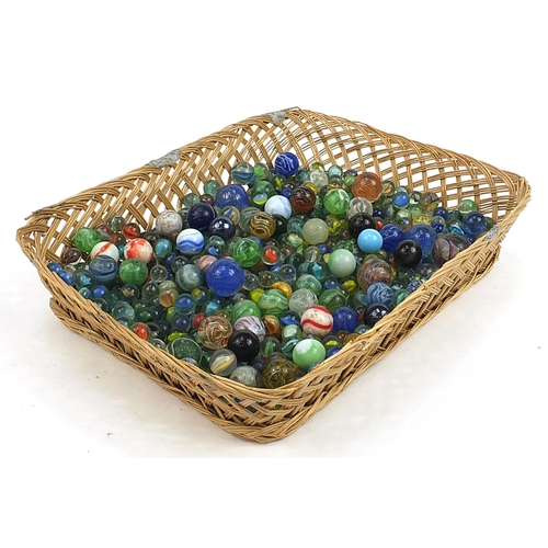 306 - Large collection of Victorian and later glass marbles, the largest 3.6cm in diameter