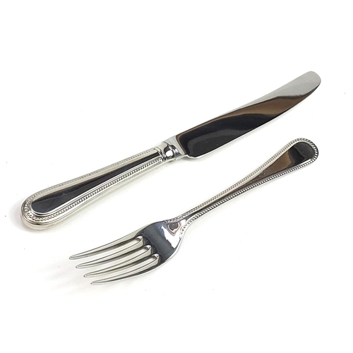 2207A - George Butler, mahogany six place canteen of silver plated cutlery, 39.5cm wide