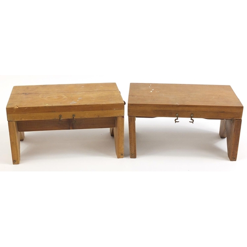 2204 - Two vintage pine folding artist's stools with carry handles, each 34cm wide