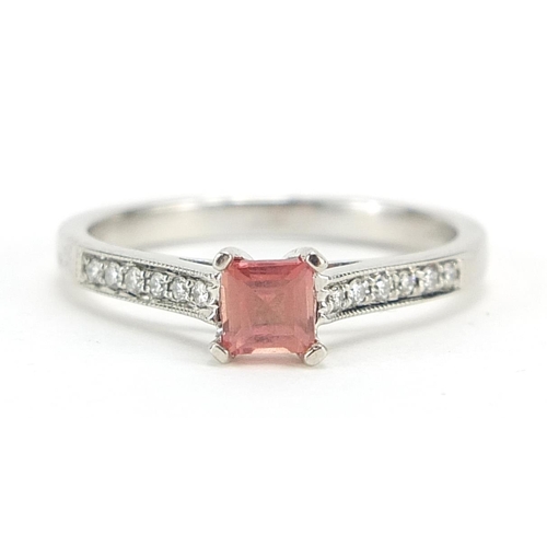 878 - 18ct white gold pink stone ring with sapphire and diamond set shoulders, size L, 2.6g