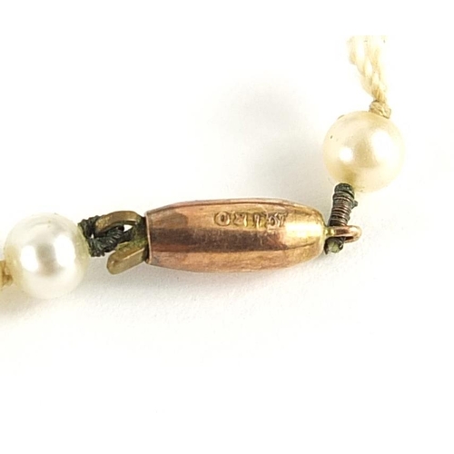 2181 - Graduated simulated pearl necklace with 9ct gold clasp, 56cm in length, 18.3g