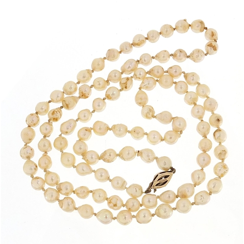 2191 - Nitto pearl necklace with silver clasp and embroidered case, 90cm in length, 51.0g