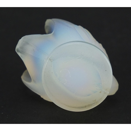 169 - Sabino, French Art Deco opalescent swan paperweight, 4cm high