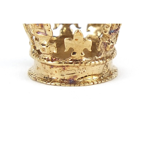 873 - 9ct gold St Edward's crown charm, 2.3cm high, 4.2g