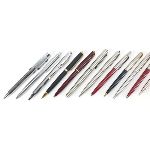 65 - Eighteen Vintage pens including Parker