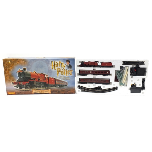 1032 - Hornby Harry Potter Hogwart's Express electric train set