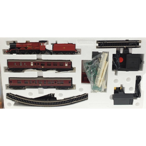 1032 - Hornby Harry Potter Hogwart's Express electric train set