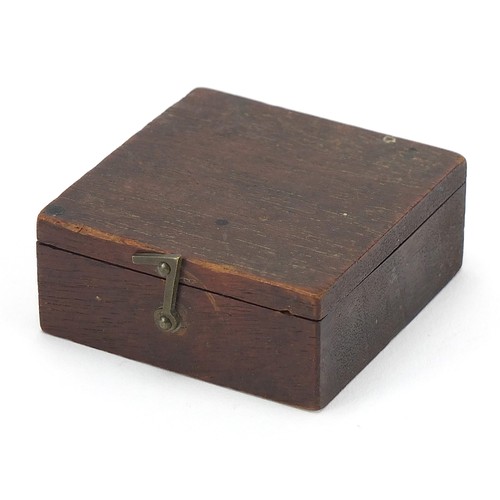 879 - 19th century mahogany pocket compass, 5cm wide