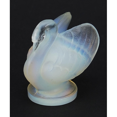 995 - Sabino, French Art Deco opalescent swan paperweight, 4cm high