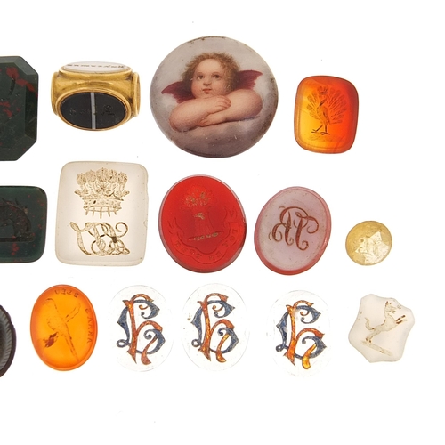 115 - Collection of antique intaglio seals including carnelian, bloodstone and citrine, the largest 1.8cm ... 