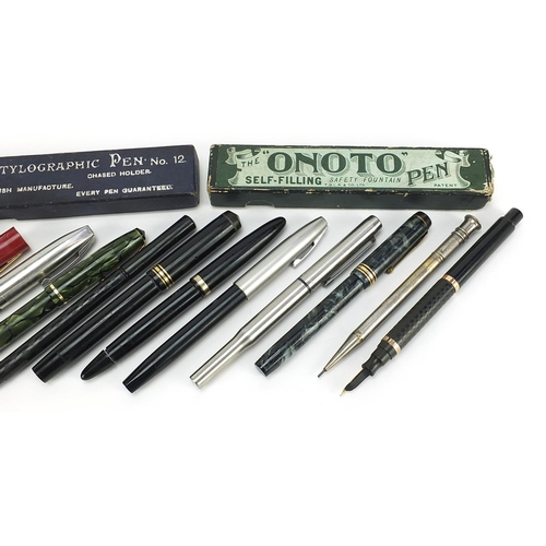 962 - Vintage and later fountain pens, some with gold nibs including Sheaffer, Conway Stewart and Parker