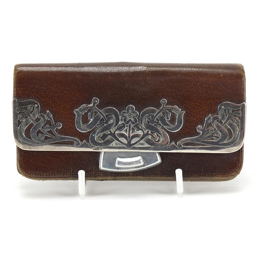 877 - Art Nouveau brown leather purse with silver mount, L K maker's mark, Birmingham 1901, 12cm wide