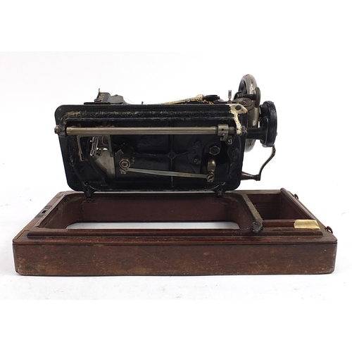 2087 - Victorian black enamel Singer sewing machine with mahogany case, numbered S2293131, 43cm in length