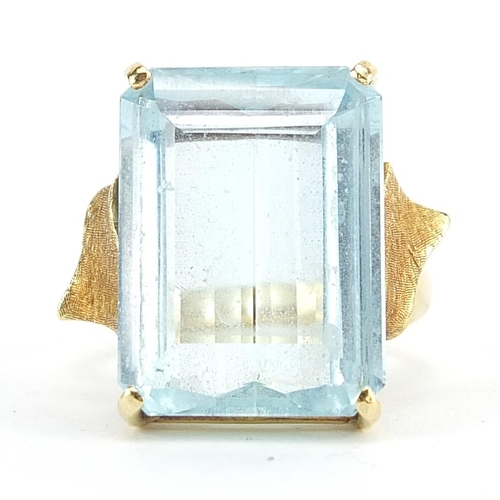 107 - 18ct gold Brazilian aquamarine single stone ring, apprixmately 18.75ct, size N, 11.2g