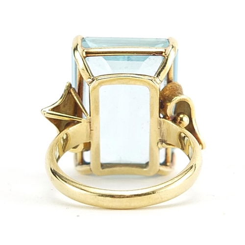 107 - 18ct gold Brazilian aquamarine single stone ring, apprixmately 18.75ct, size N, 11.2g