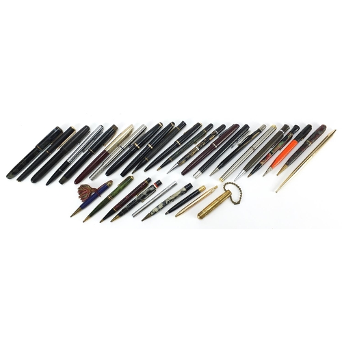 961 - Collection of fountain pens and propelling pencils, some marbleised including Onoto and Parker