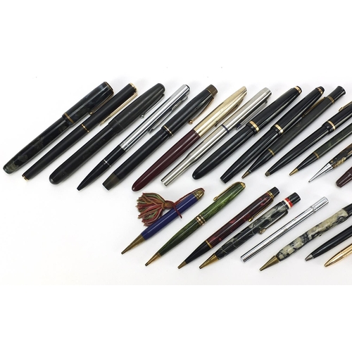 961 - Collection of fountain pens and propelling pencils, some marbleised including Onoto and Parker