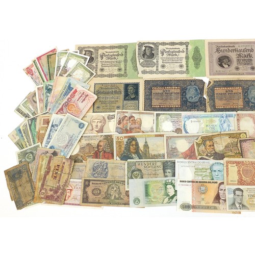 2115 - Collection of vintage and later world banknotes