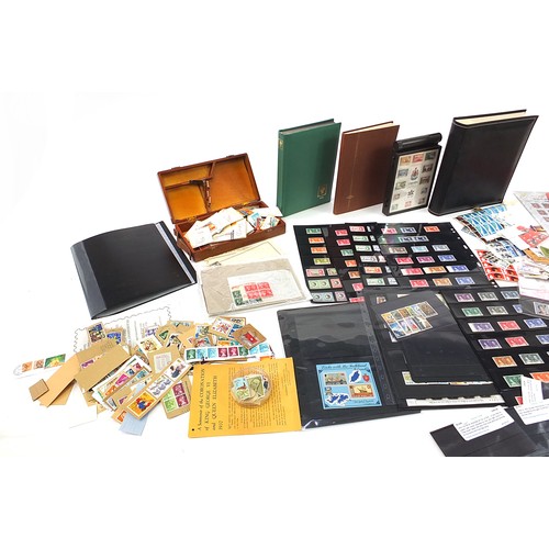 2125 - Collection of stamps, some arranged in albums including booklets