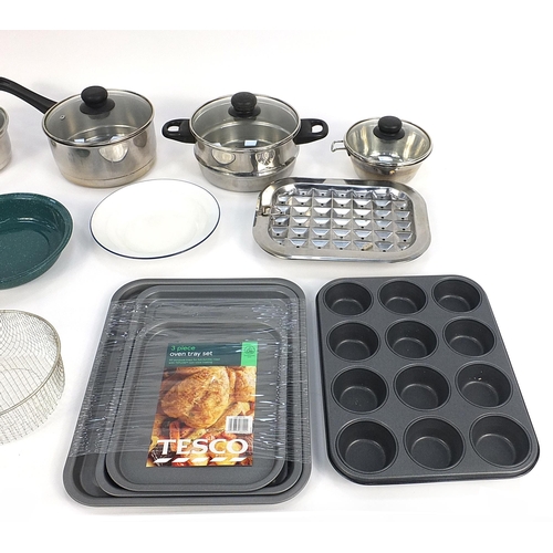 201 - Selection of saucepans, frying pan and baking trays