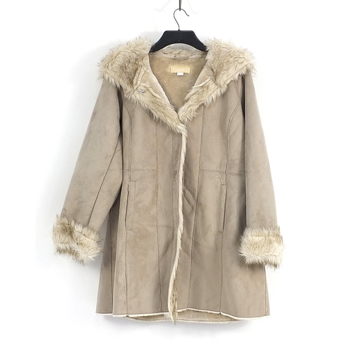 185 - Gabriella Vincenza ladies sheepskin coat, size 16/18