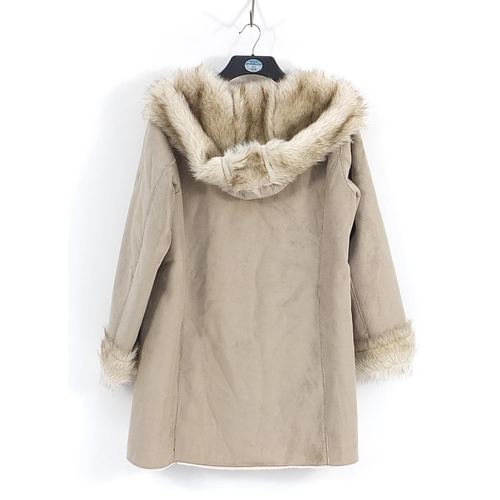 185 - Gabriella Vincenza ladies sheepskin coat, size 16/18