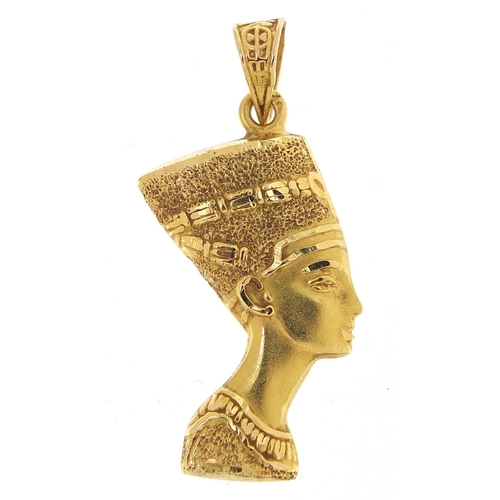 109 - Egyptian gold Nefertiti pendant, 3.5cm high, 3.7g