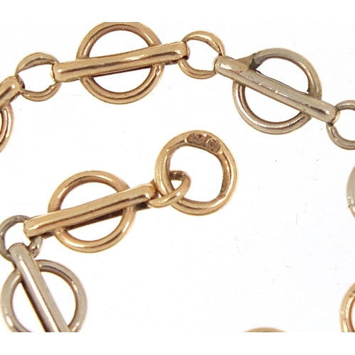 211 - 9ct two tone gold bracelet, 19cm in length, 2.1g