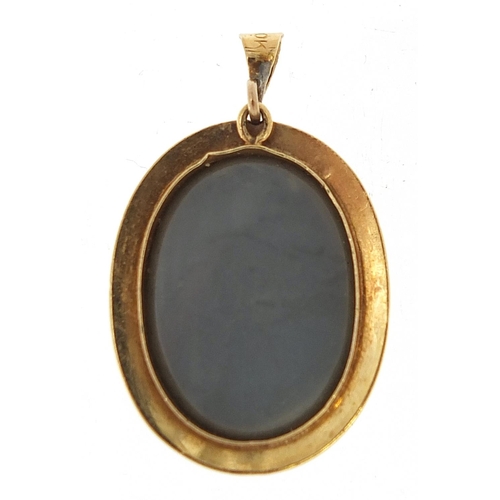 143 - 9ct gold opal pendant, 3.2cm high, 3.5g