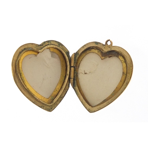 301 - 9ct gold back and front love heart locket with engraved decoration, 2.1cm high, 3.1g