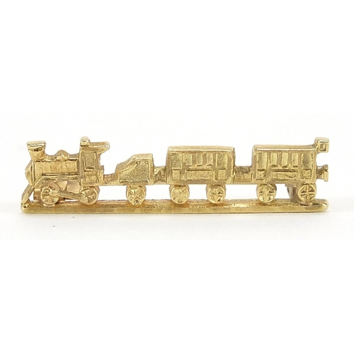 314 - 9ct gold train brooch, 2.7cm wide, 1.5g