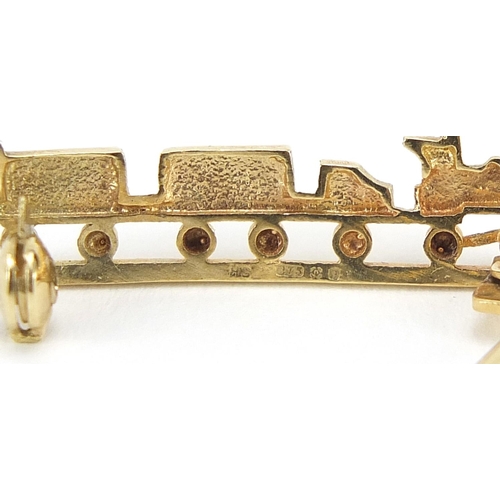 314 - 9ct gold train brooch, 2.7cm wide, 1.5g