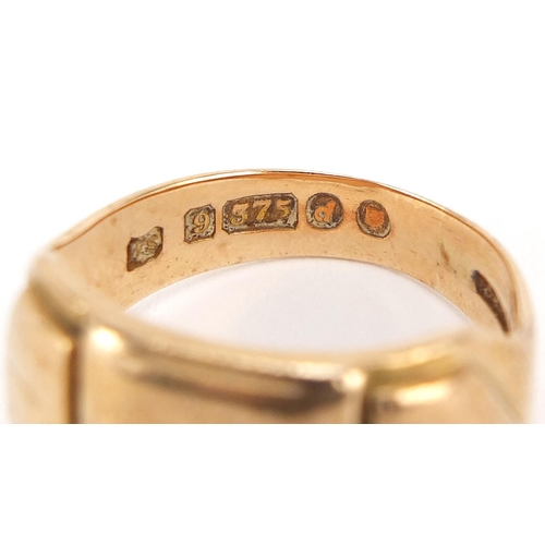 99 - 9ct rose gold signet ring set with a diamond, size Q, 9.2g