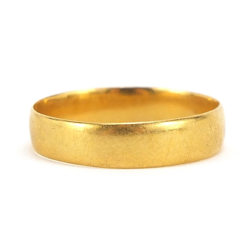 131 - 22ct gold wedding band, size O, 2.5g