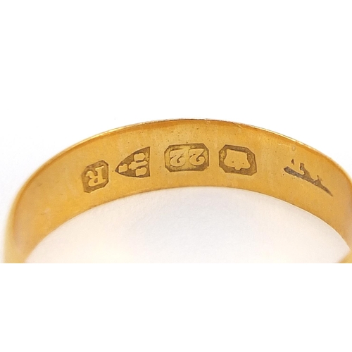 131 - 22ct gold wedding band, size O, 2.5g